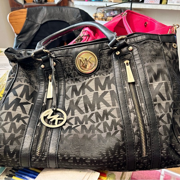 Michael kors bag - Picture 1 of 3